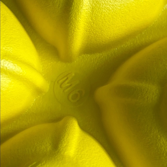 Meow Wolf Omega Mart Cage Free Toes Mens Womens Slides - Marked Men’s Size 6 - Picture 7 of 16